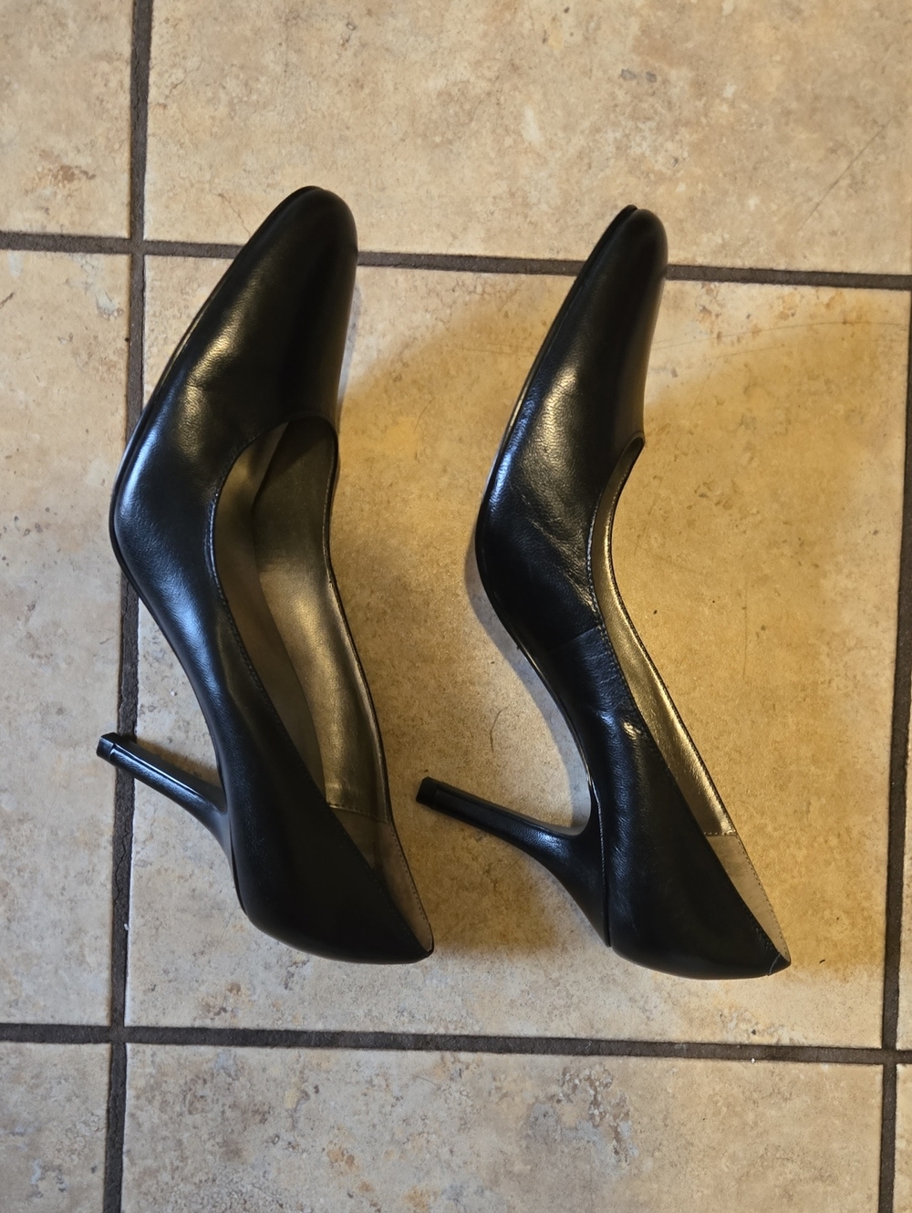 Nine West Black Leather Round-Toe Pump - Picture 3 of 6